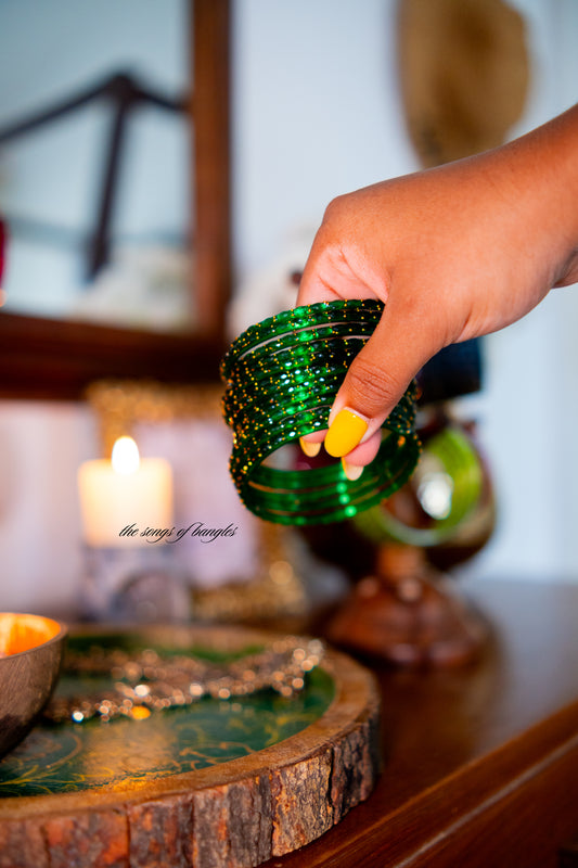 "Grün" Gold Dewdrop Glass Bangles